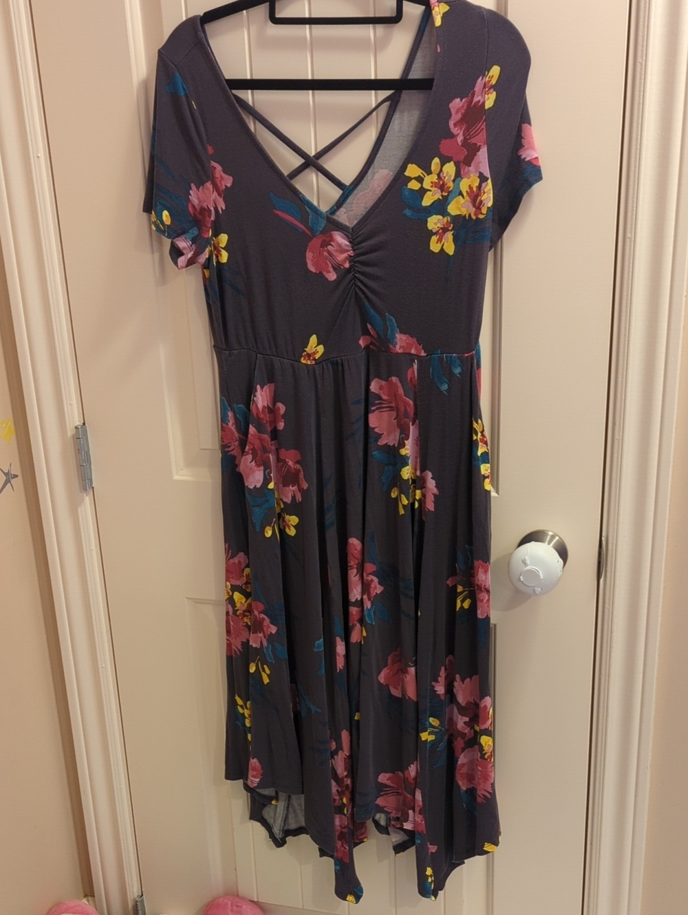 torrid Sz. 0 Charcoal Floral V-Neck Dress with Crisscross Back